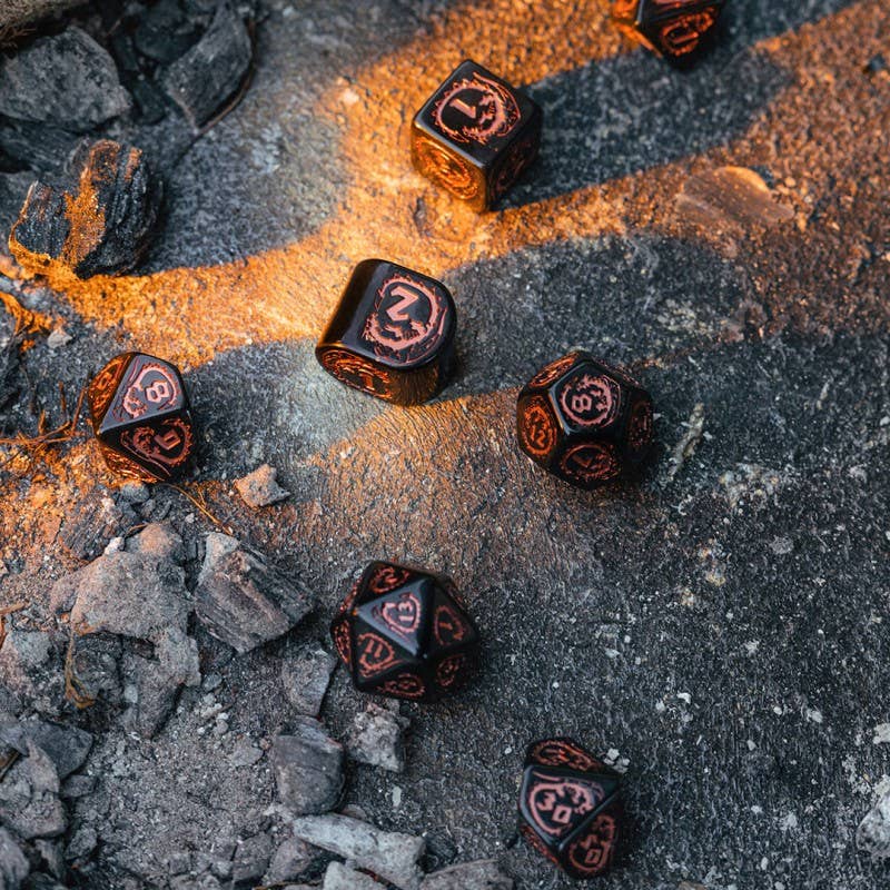 Set di dadi moderni Dragons nero e rame