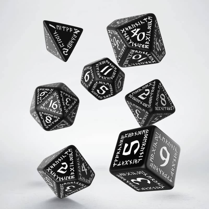 Set di dadi runici in bianco e nero
